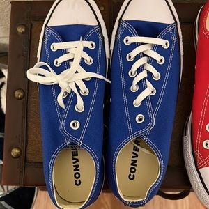 Men’s Converse Chuck Taylor All Star NWOT Royal Blue 7 1/2 medium